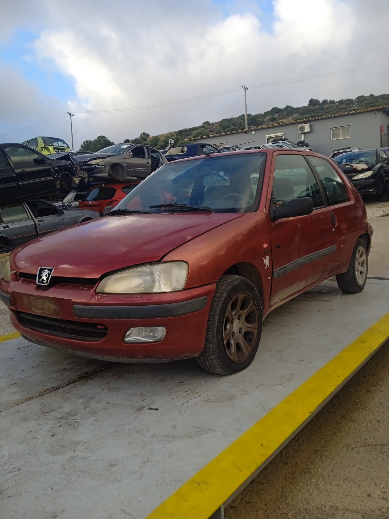 Φτερά Εμπρός Peugeot 106 ’01 Προσφορά