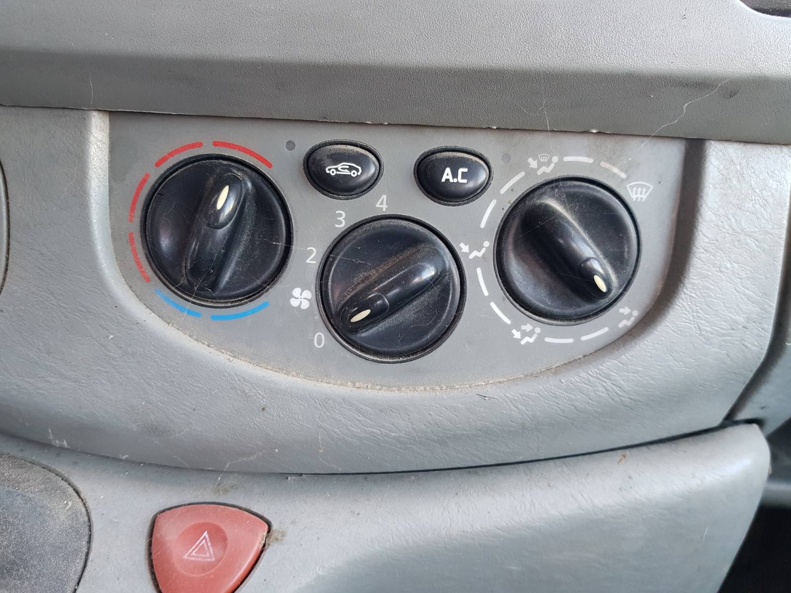 Χειριστήρια Κλιματισμού-Καλοριφέρ Opel Vivaro ’07 Προσφορά