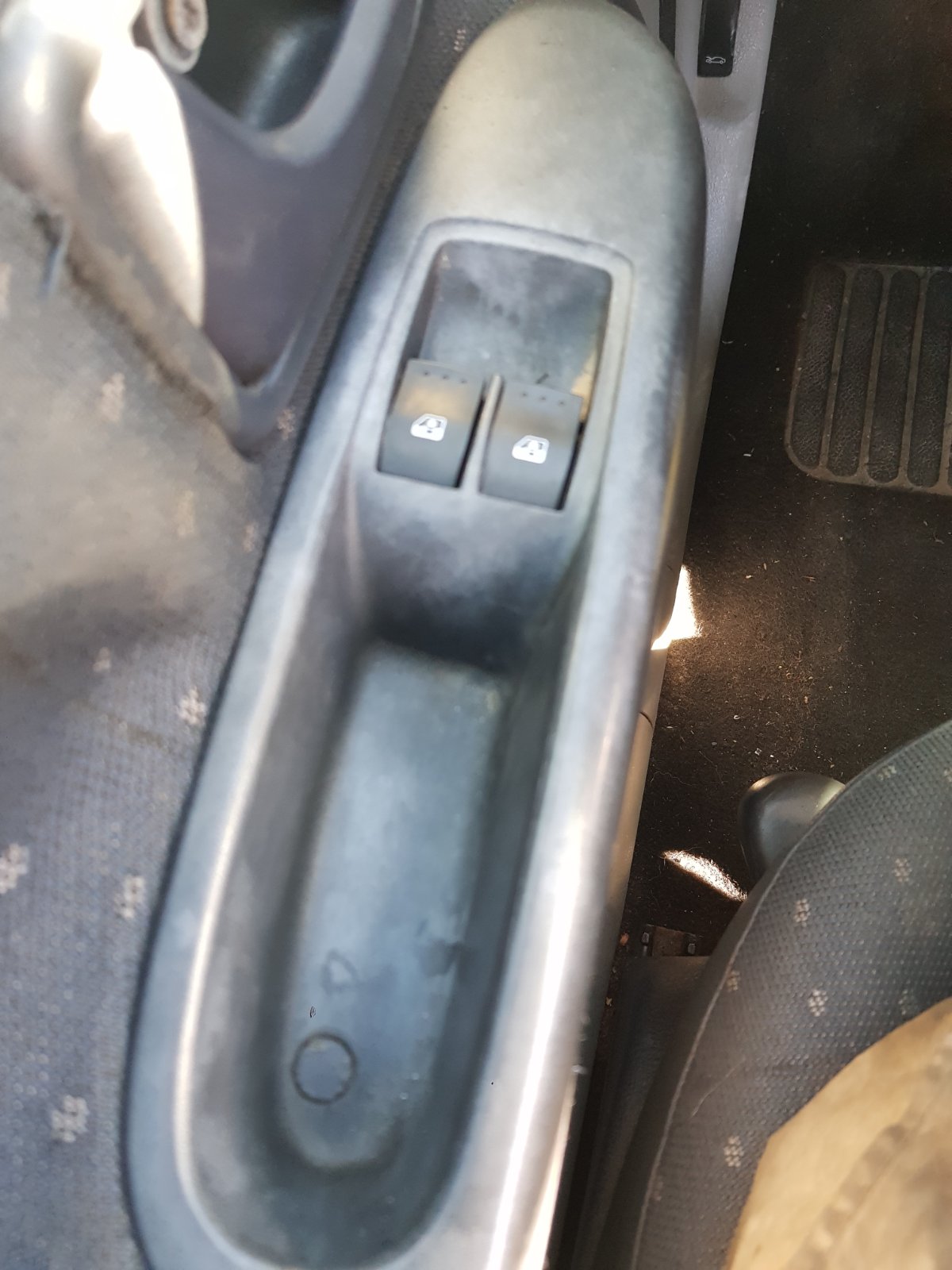 Διακόπτης Παράθυρων Renault Clio ’03 Προσφορά