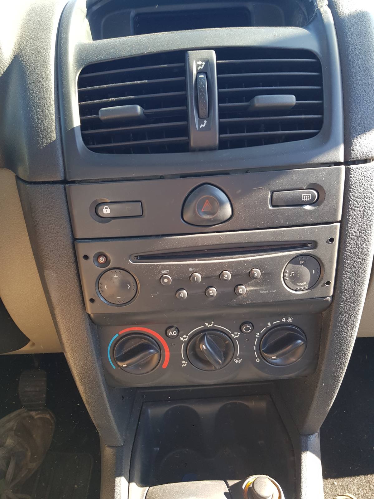 Χειριστήρια Κλιματισμού-Καλοριφέρ Renault Clio ’03 Προσφορά