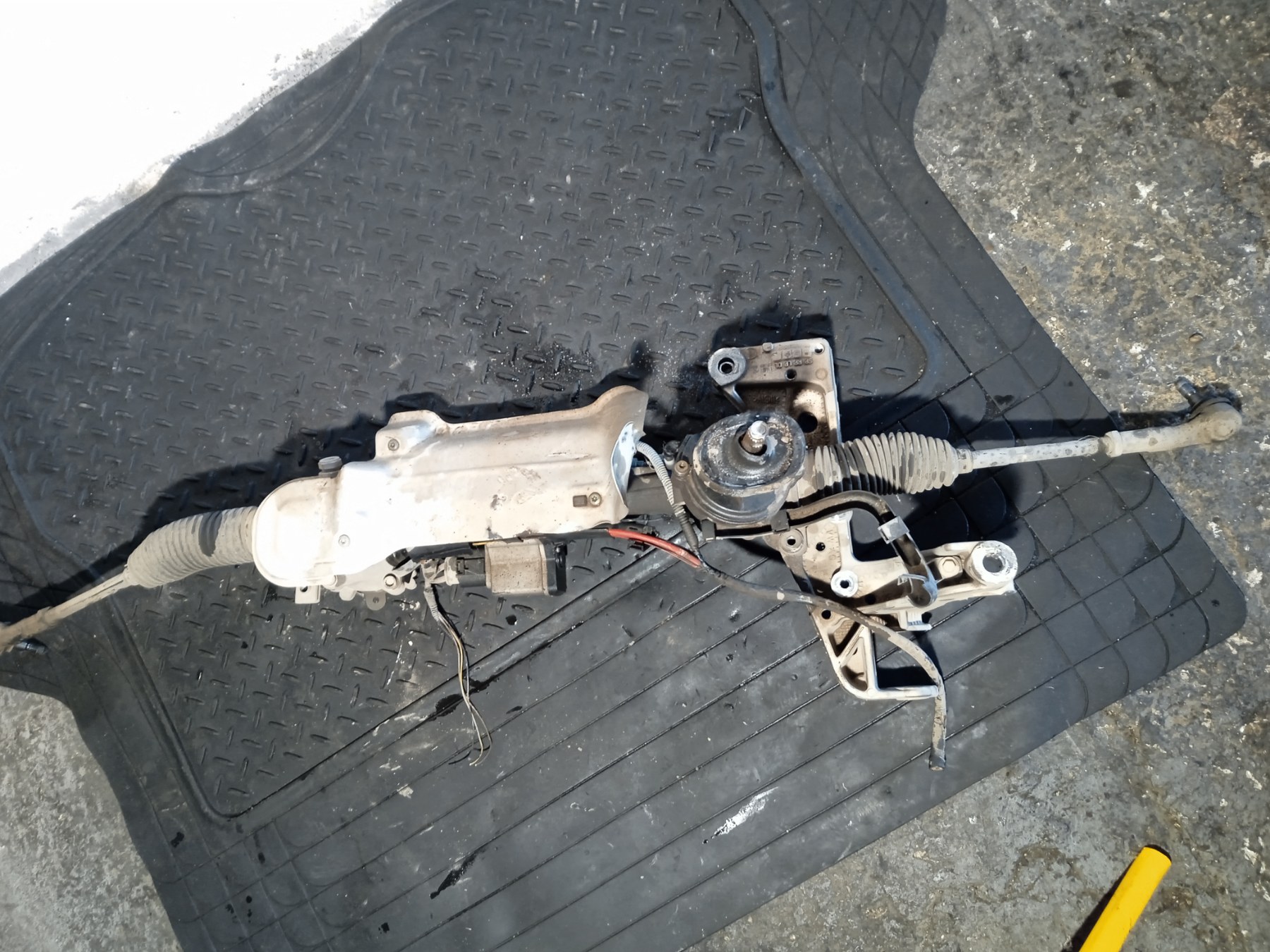 Κρεμαργιέρα VW Golf 5 ’06 Προσφορά