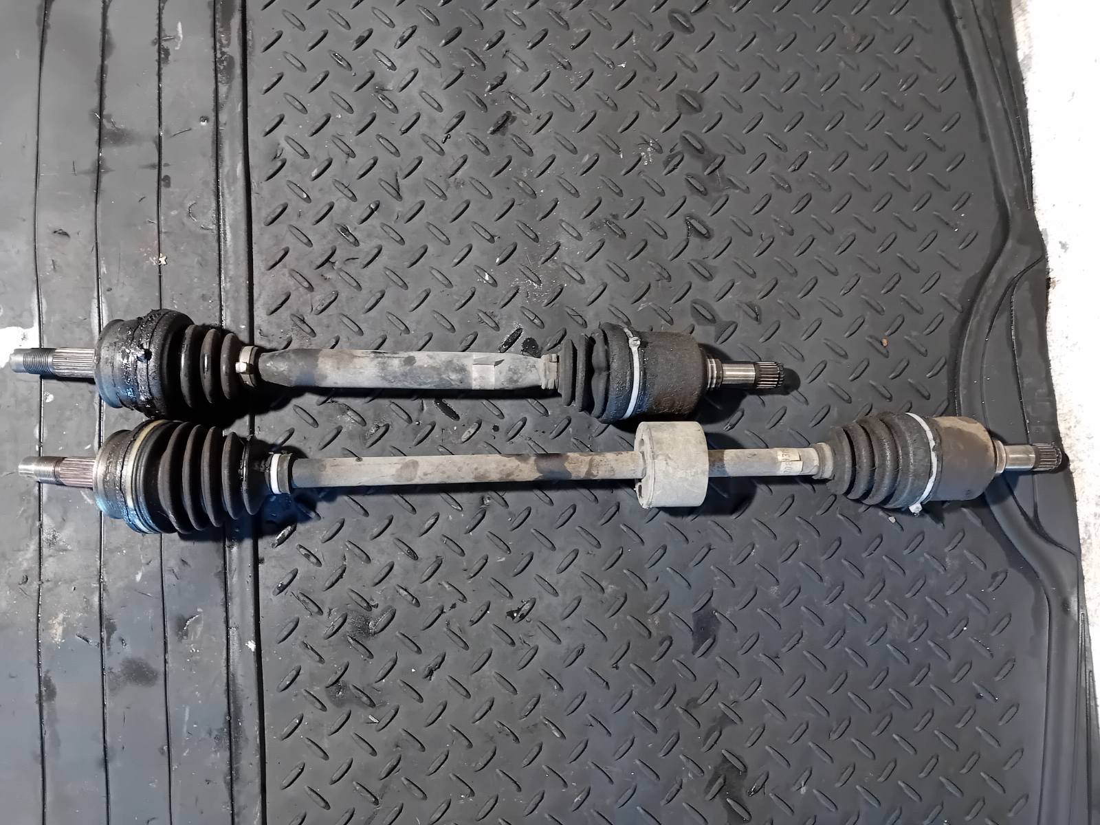 Ημιαξόνιο Αριστερό-Δεξί Lancia Ypsilon ’05 Προσφορά