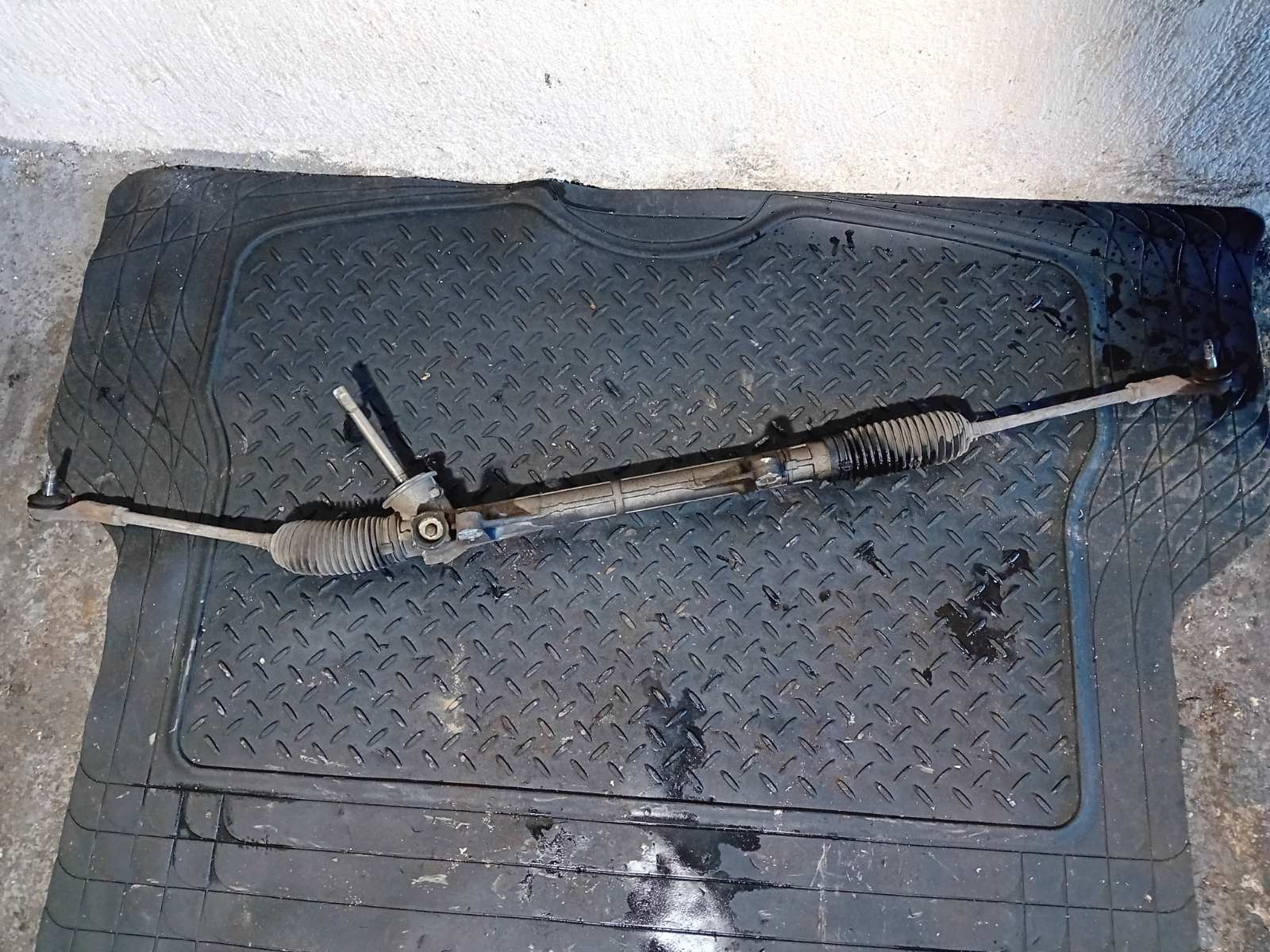 Κρεμαργιέρα Nissan Micra ’06 Προσφορά