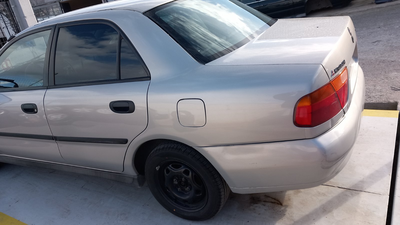 Φινιστρίνια Mitsubishi Carisma ’97 Προσφορά