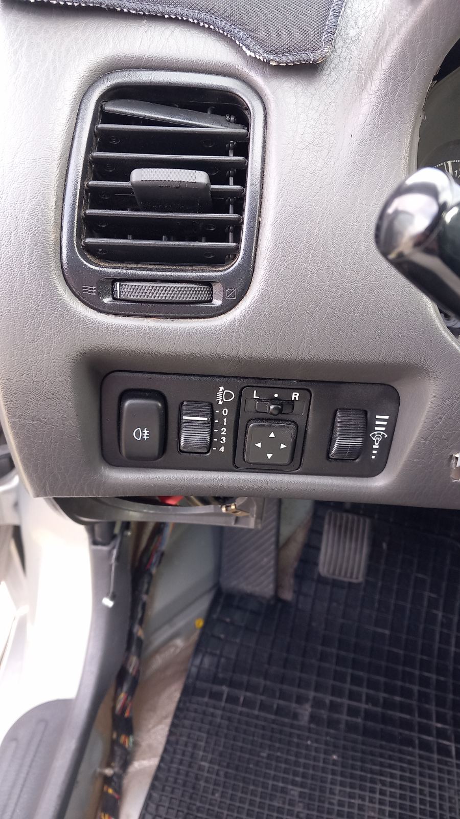 Διακόπτης Φώτων Mitsubishi Carisma ’97 Προσφορά