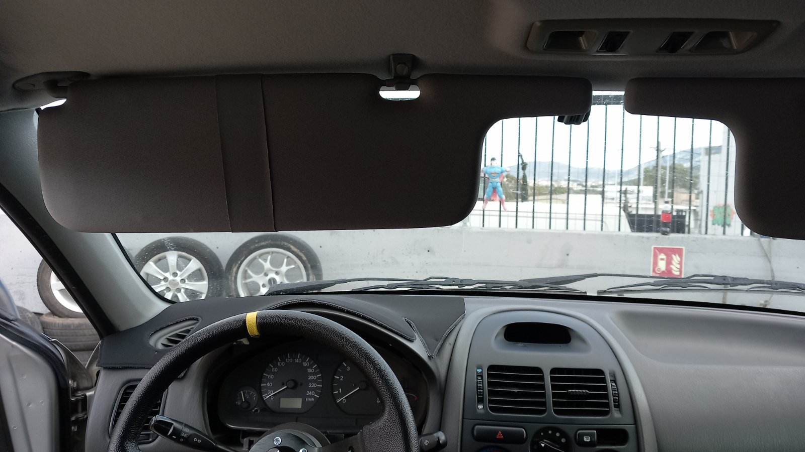 Σκιάδια Mitsubishi Carisma ’97 Προσφορά