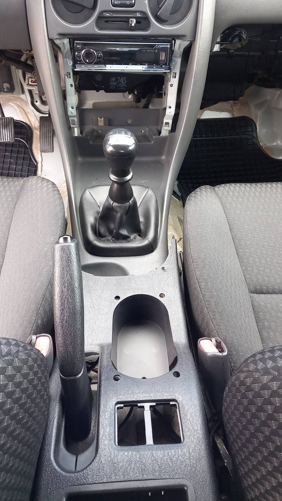 Χειρόφρενο Mitsubishi Carisma ’97 Προσφορά