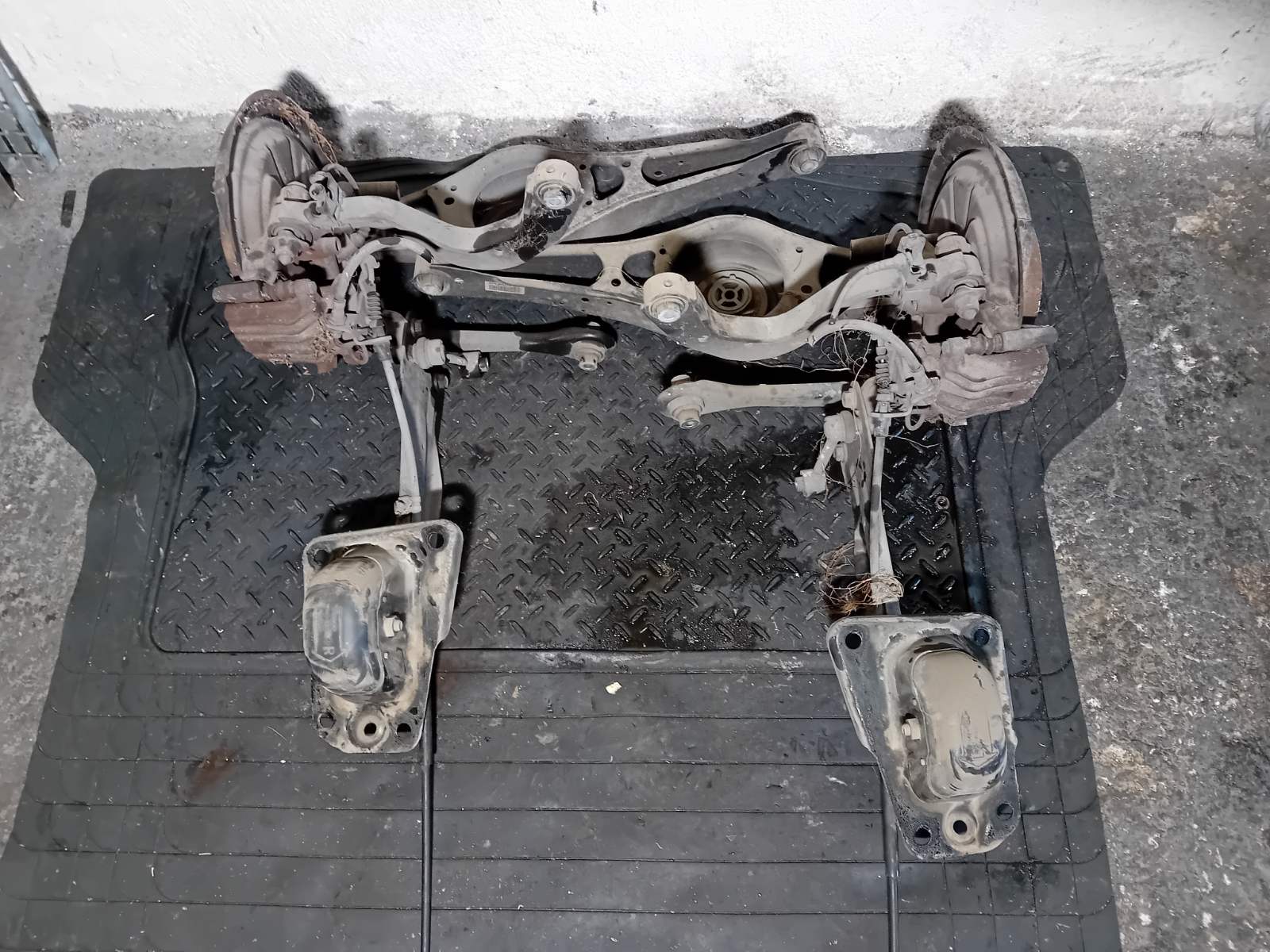 Ακραξόνια Πίσω Seat Leon ’06 Προσφορά