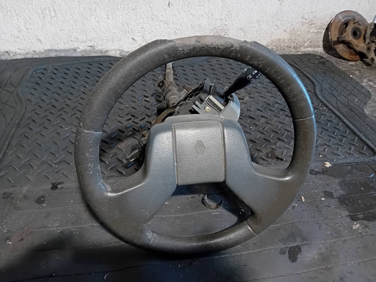 Τιμόνι (Βολάν) Renault Clio ’91 Προσφορά