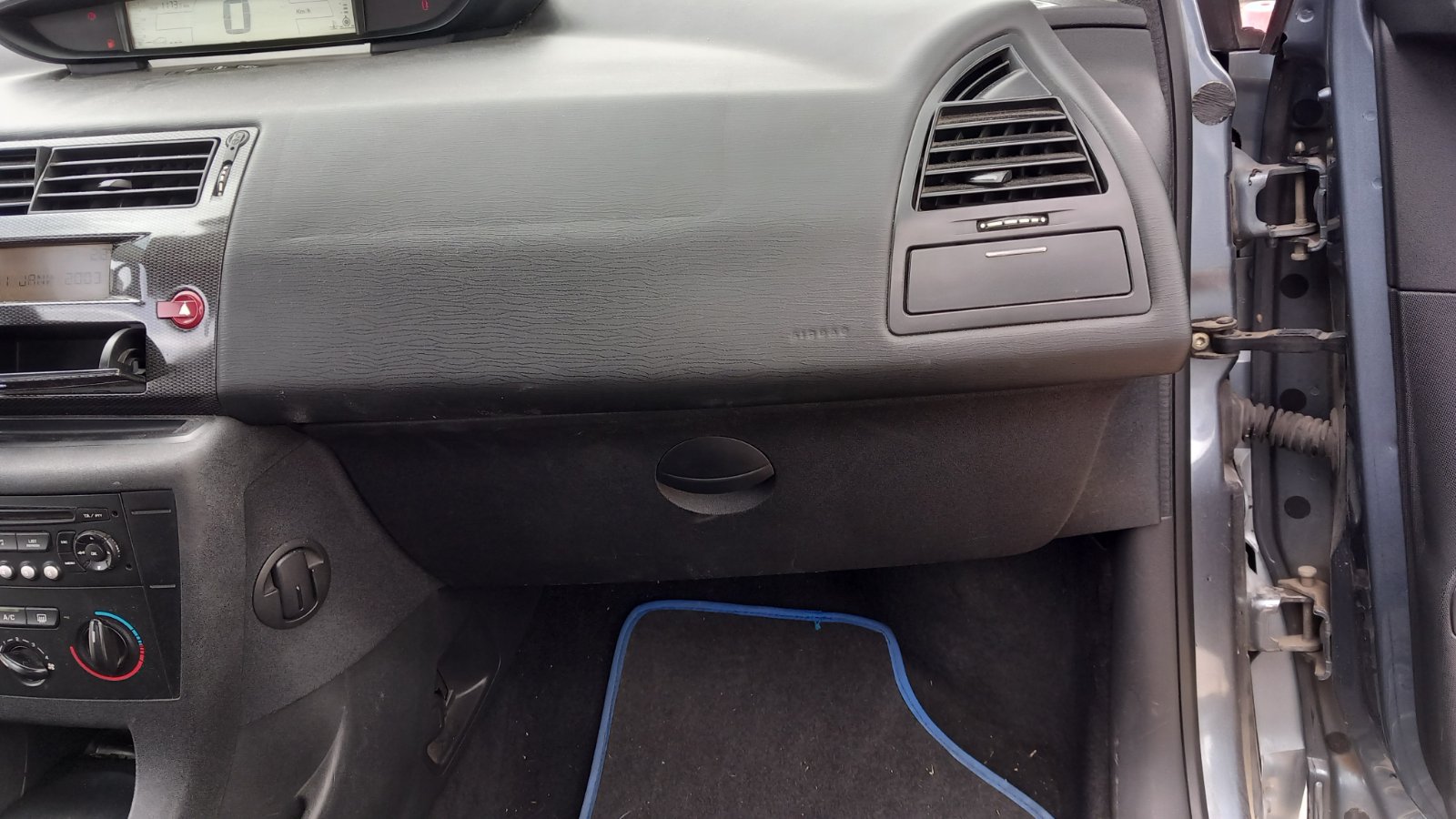 Ντουλαπάκι Citroen C4 ’05 Προσφορά