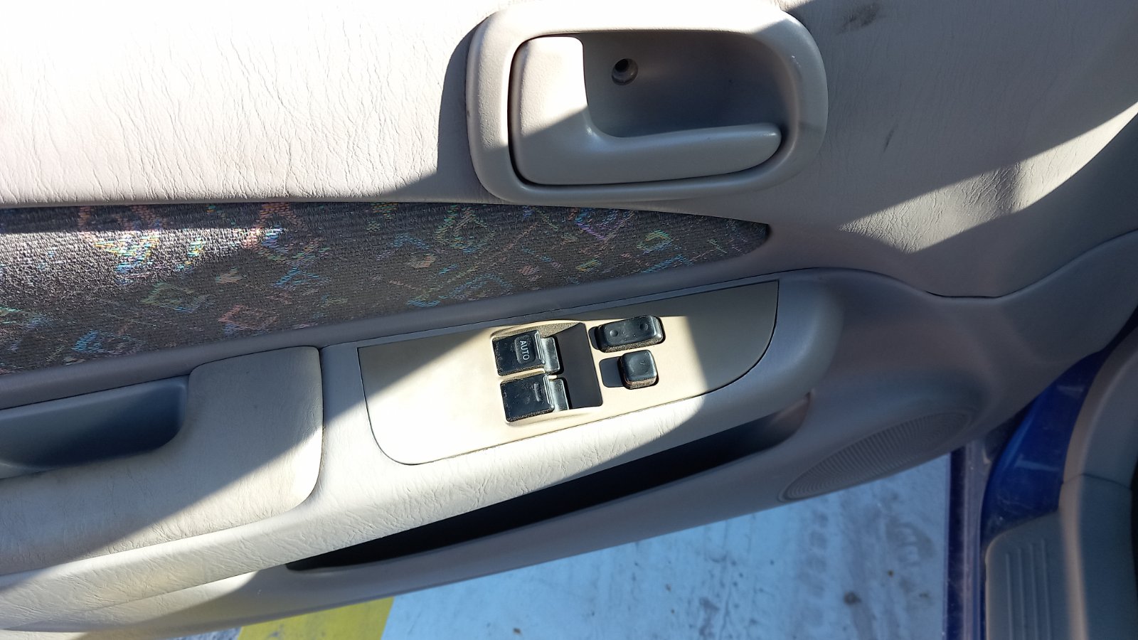 Χερούλια Εσωτερικά Toyota Corolla ’98 Προσφορά