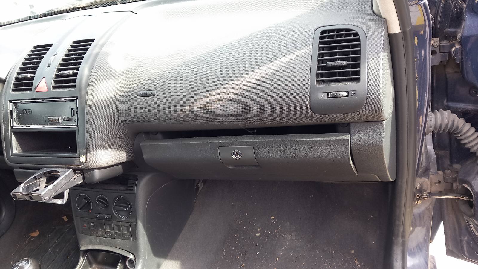 Ντουλαπάκι VW Polo ’01 Προσφορά