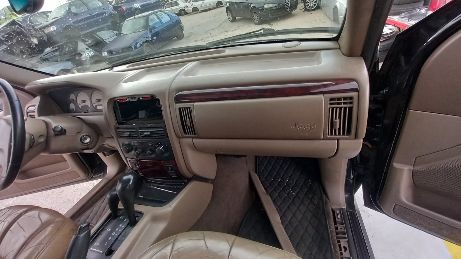 Ντουλαπάκι Jeep Grand Cherokee ’03 Προσφορά