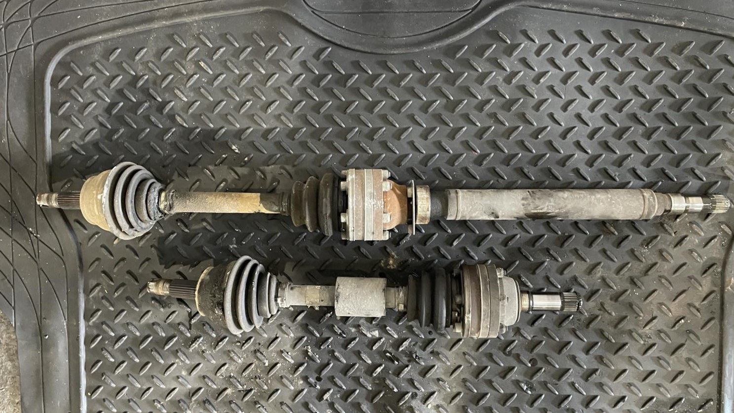 Ημιαξόνιο Αριστερό-Δεξί Alfa Romeo 147 ’08 Προσφορά