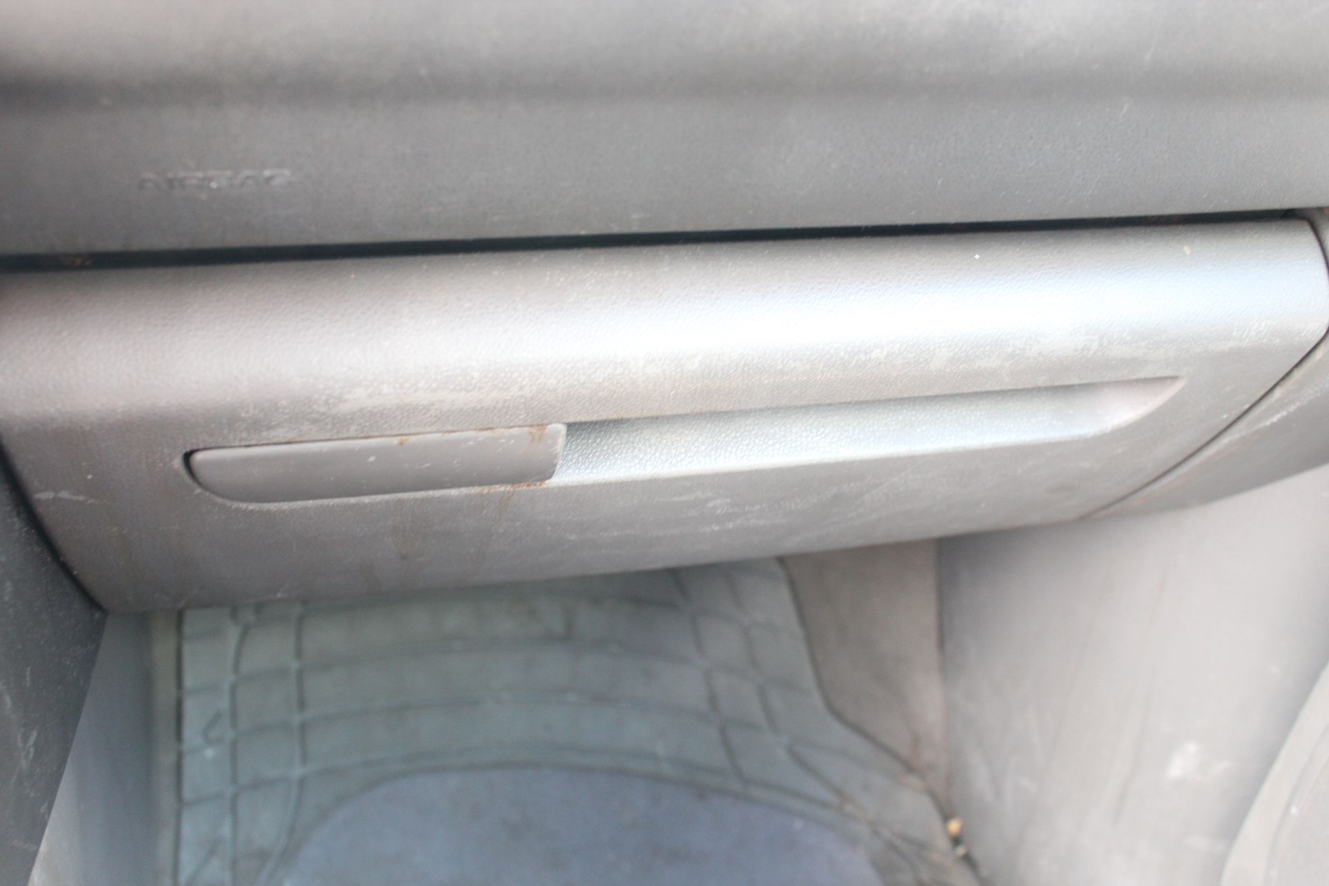 Ντουλαπάκι Audi A2 ’02 Προσφορά