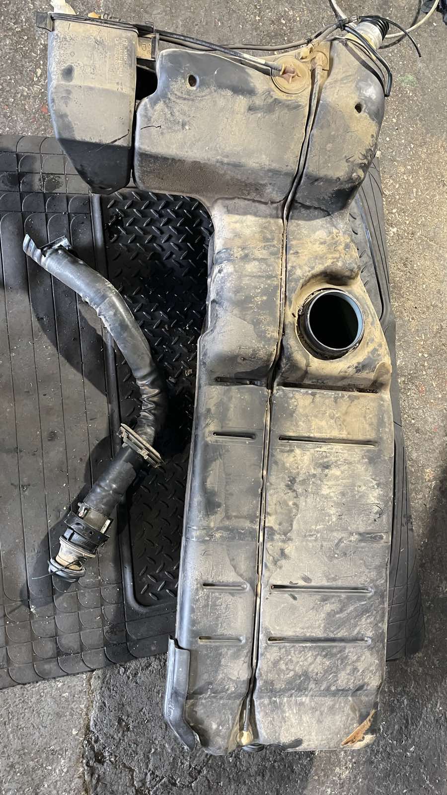 Ρεζερβουάρ Βενζίνης Mercedes ML 320 ’98