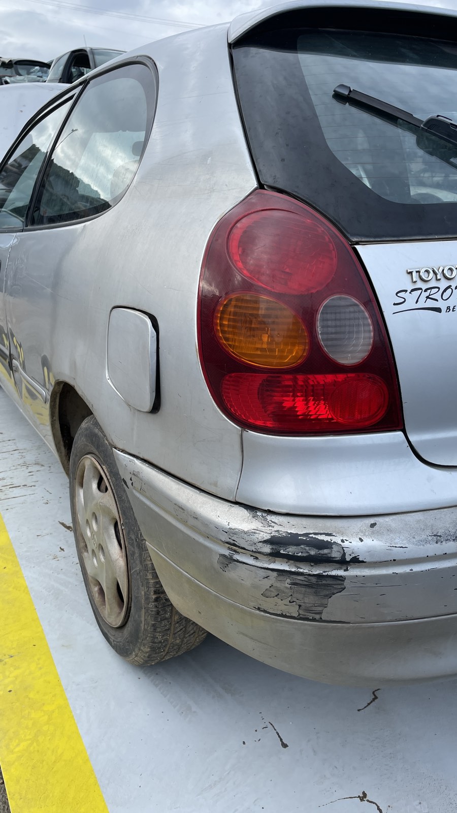 Πορτάκι Ρεζερβουάρ Toyota Corolla ’01 Προσφορά