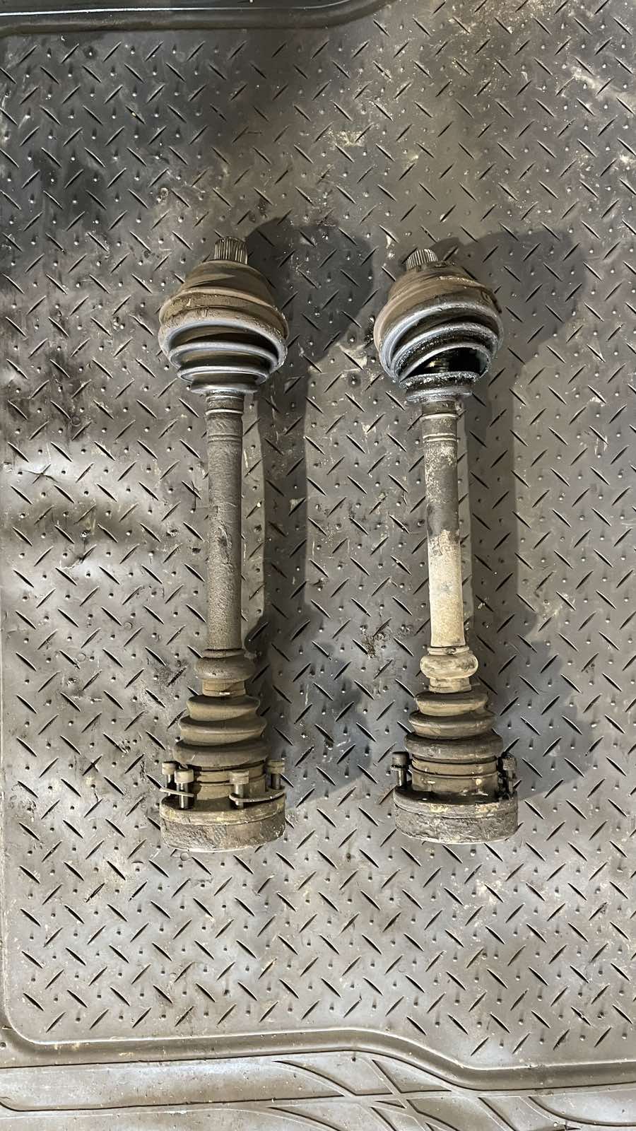 Ημιαξόνιο Αριστερό-Δεξί Volkswagen Transporter T4 ’03