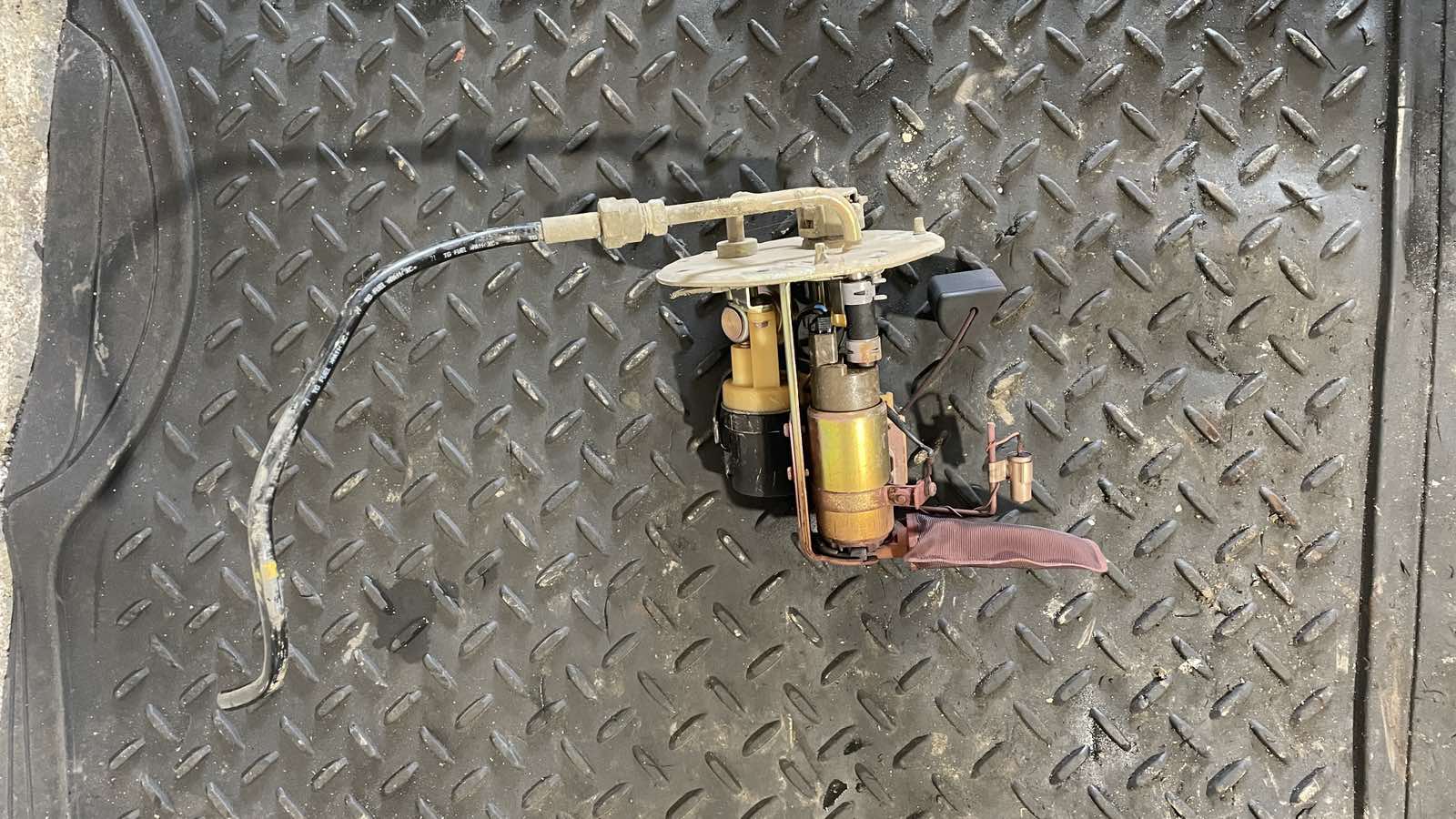 Αντλία Βενζίνης Toyota Corolla ’01 Προσφορά