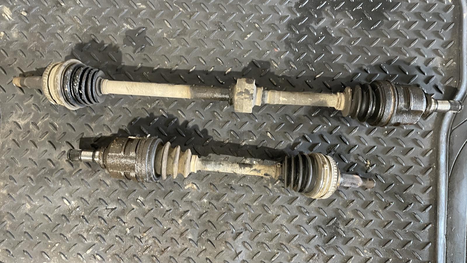 Ημιαξόνιο Αριστερό-Δεξί Toyota Corolla ’01 Προσφορά