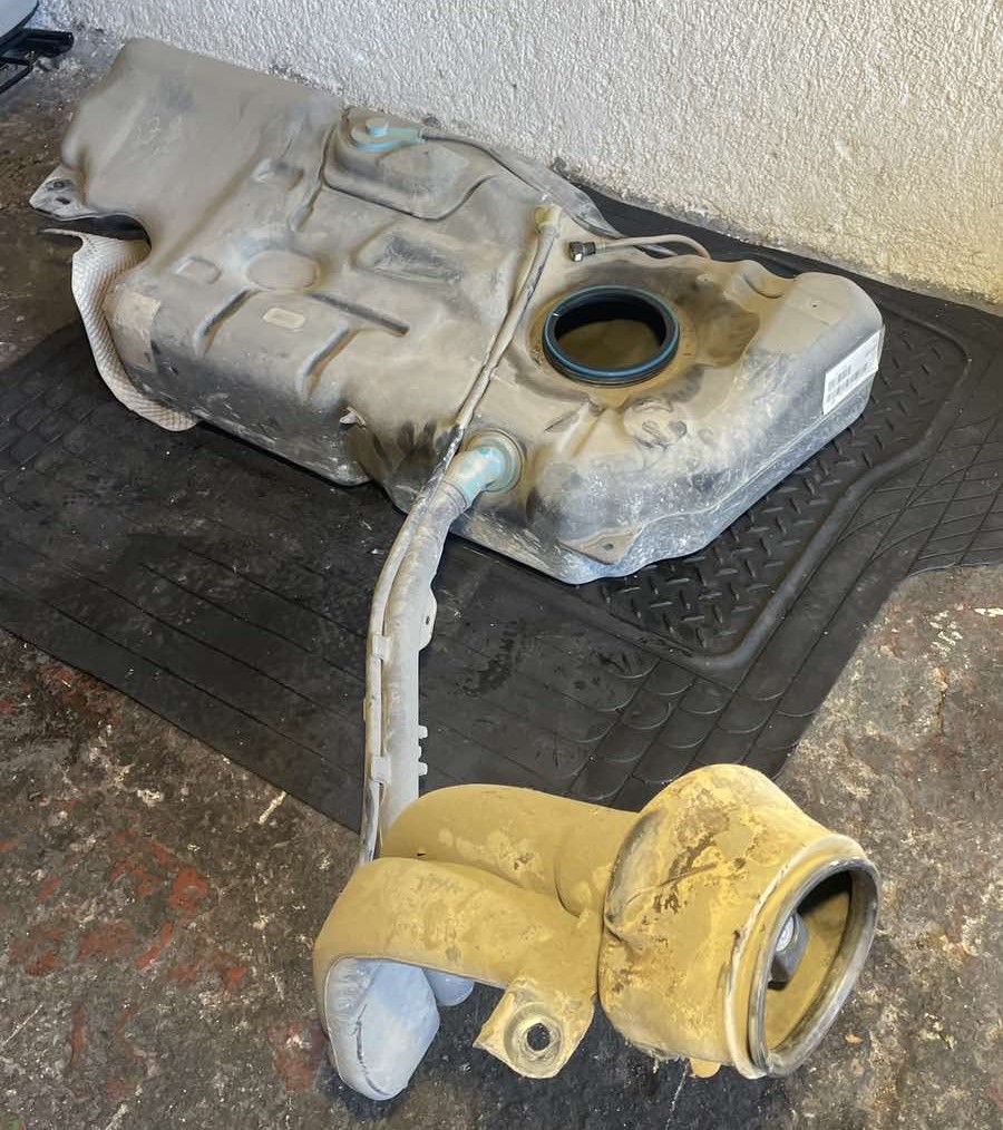 Ρεζερβουάρ Βενζίνης Peugeot 307 cc ’04