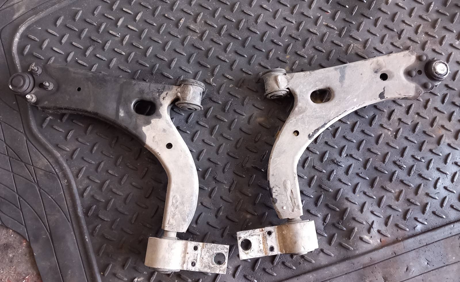 Ψαλίδια Mazda 2 ’03 Προσφορά
