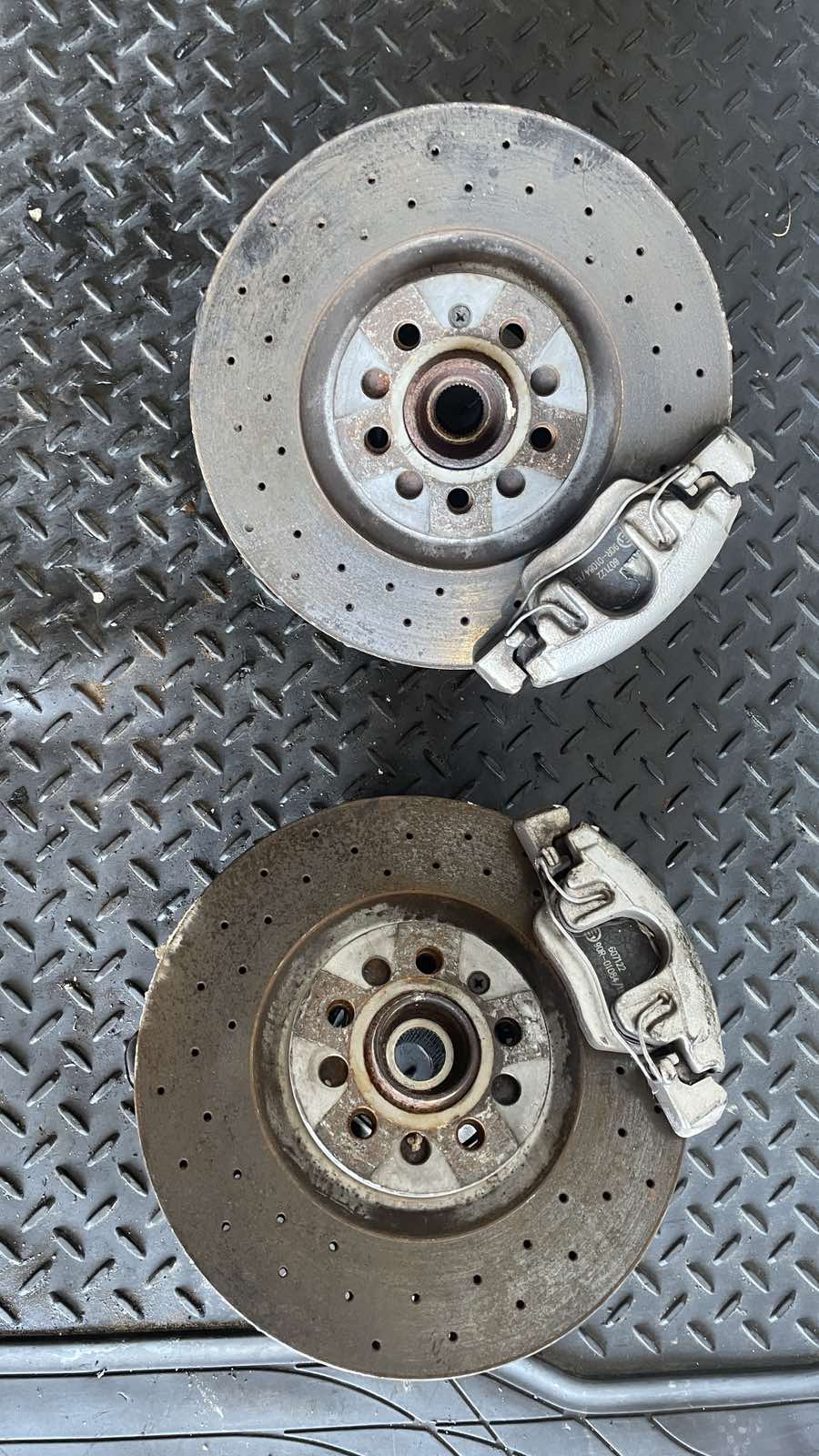 Ακραξόνια Audi TT ’00 Προσφορά