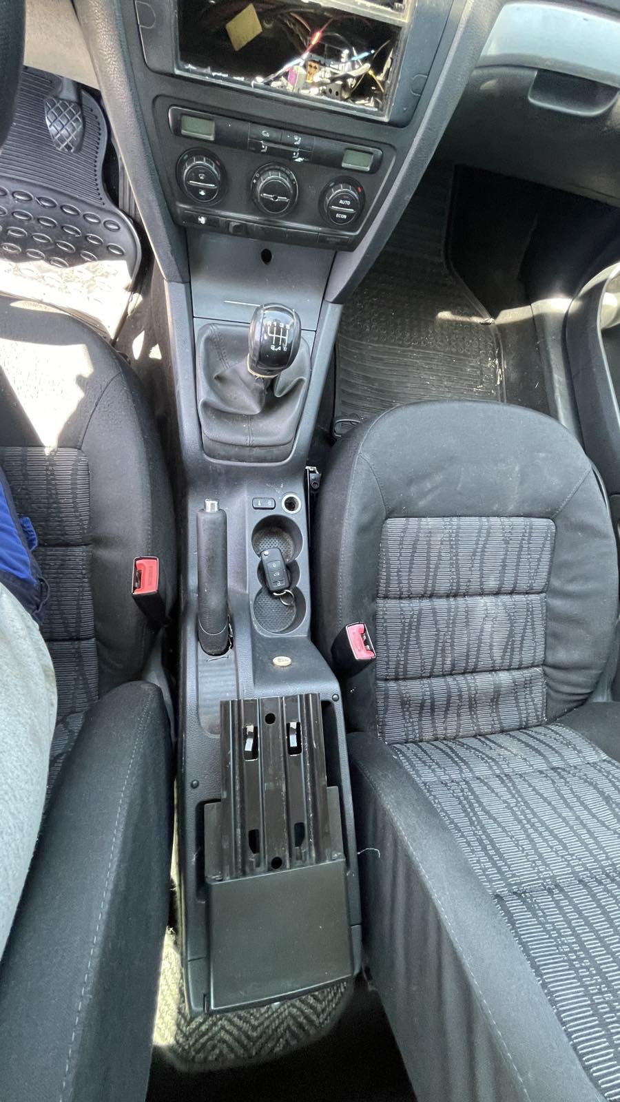 Χειρόφρενο Skoda Octavia ’06 Προσφορά