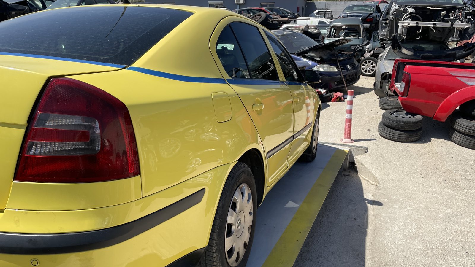 Πορτάκι Ρεζερβουάρ Skoda Octavia ’06 Προσφορά