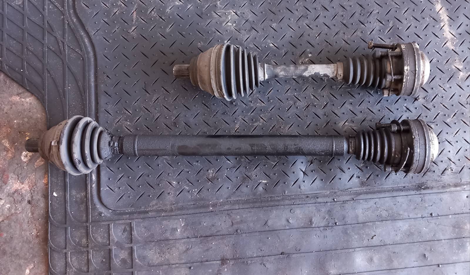 Ημιαξόνιο Αριστερό-Δεξί Skoda Octavia ’06 Προσφορά