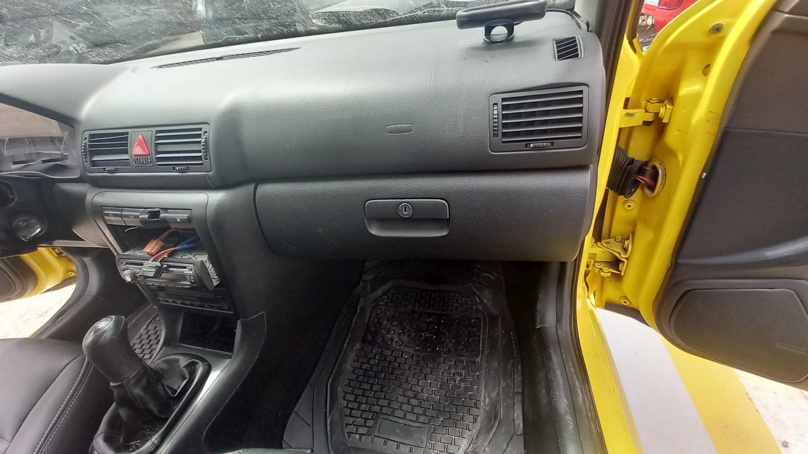 Ντουλαπάκι Skoda Octavia ’04 Προσφορά