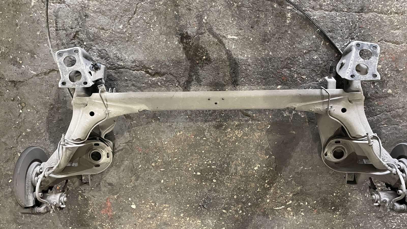 Άξονας Πίσω Skoda Octavia ’04 Προσφορά