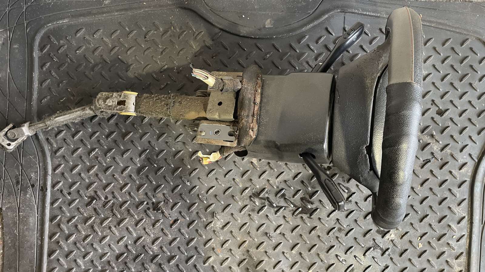 Κολώνα Τιμονιού Skoda Octavia ’04 Προσφορά