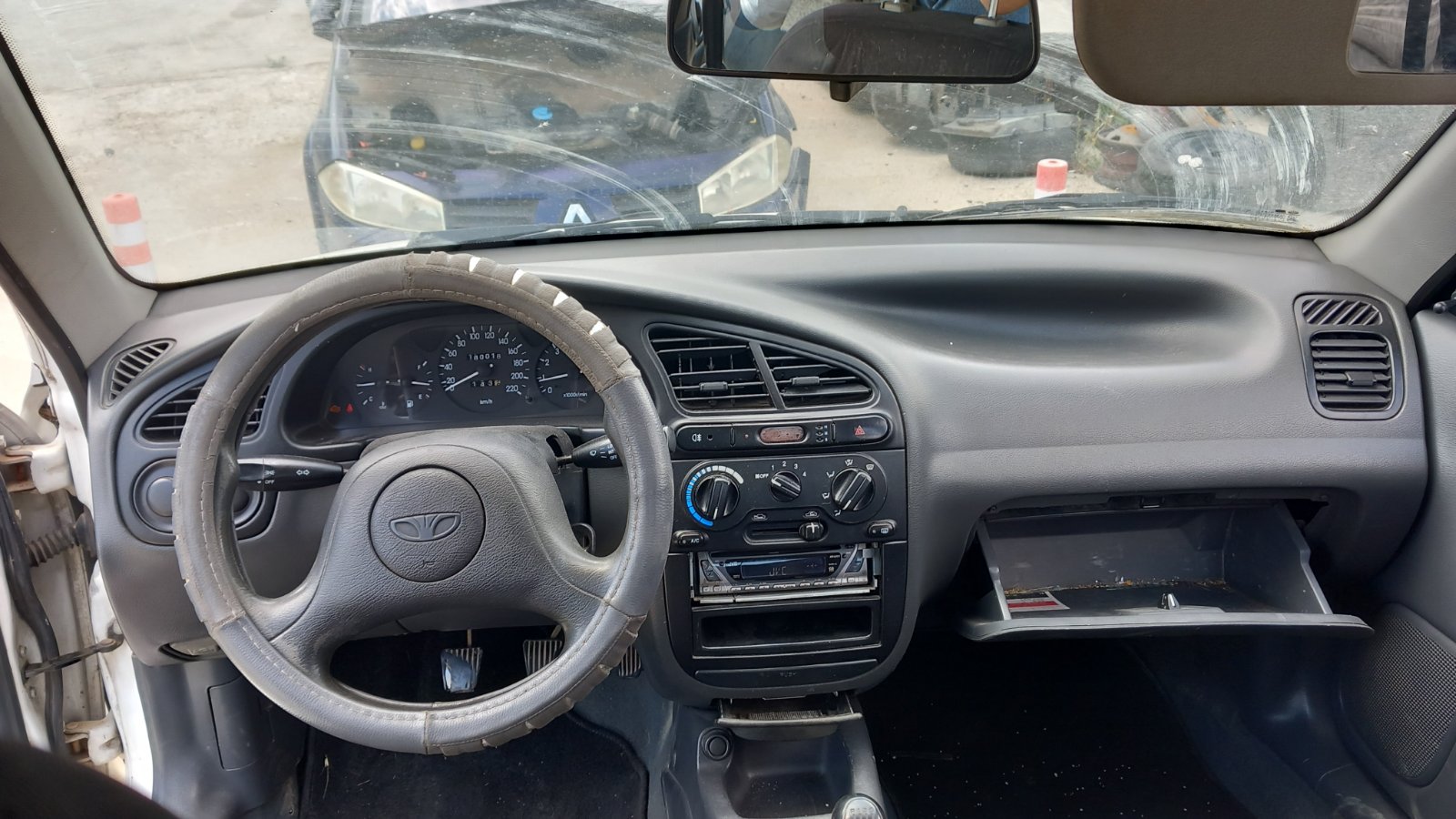 Ντουλαπάκι Daewoo Lanos ’00 Προσφορά