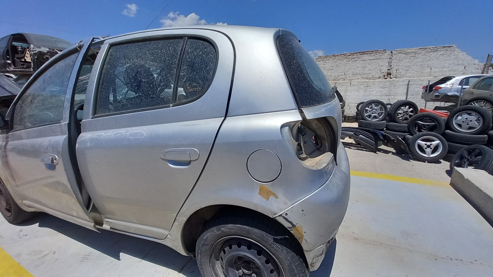 Πορτάκι Ρεζερβουάρ Toyota Yaris ’02 Προσφορά