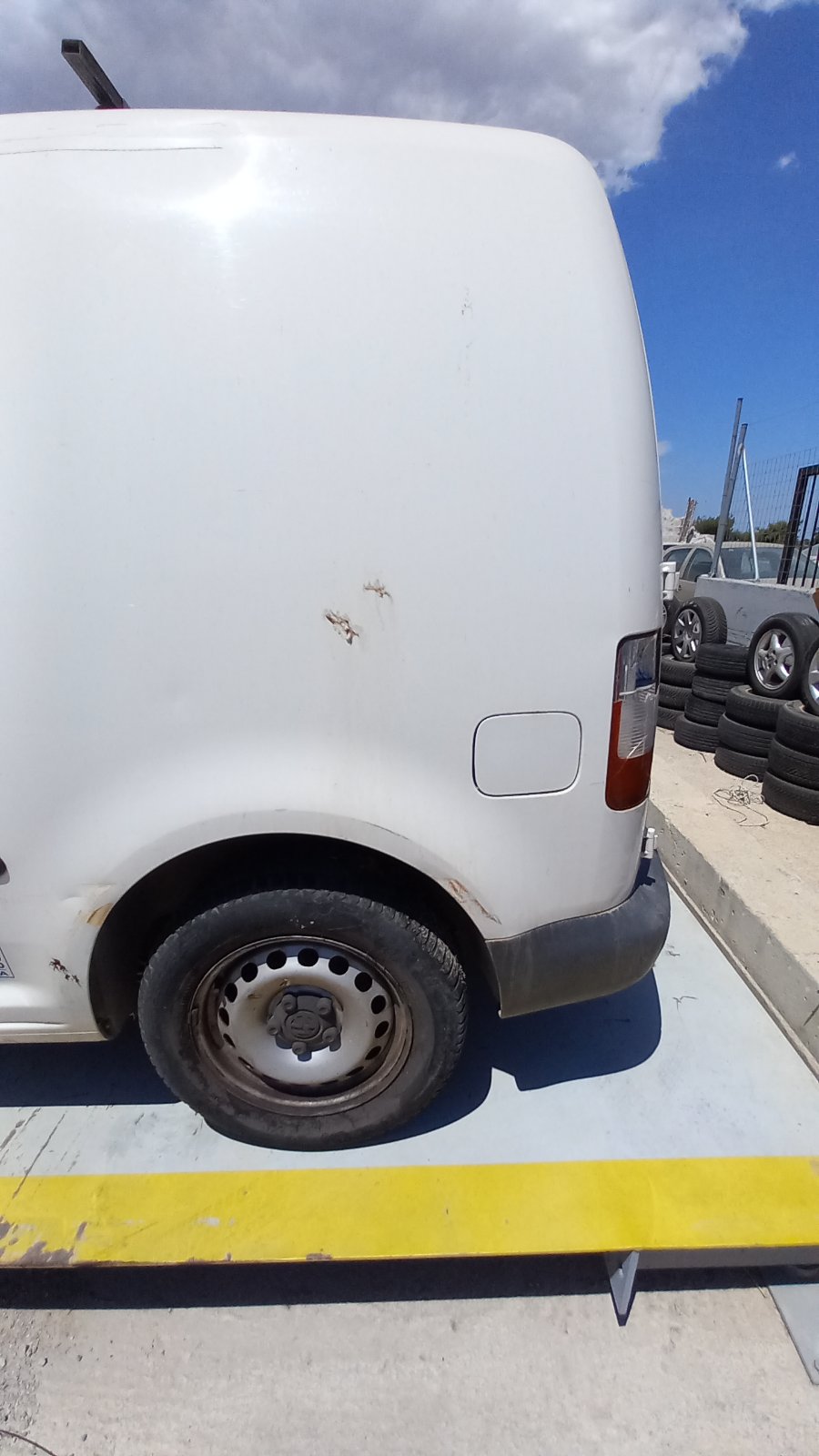 Πορτάκι Ρεζερβουάρ VW Caddy ’08 Προσφορά