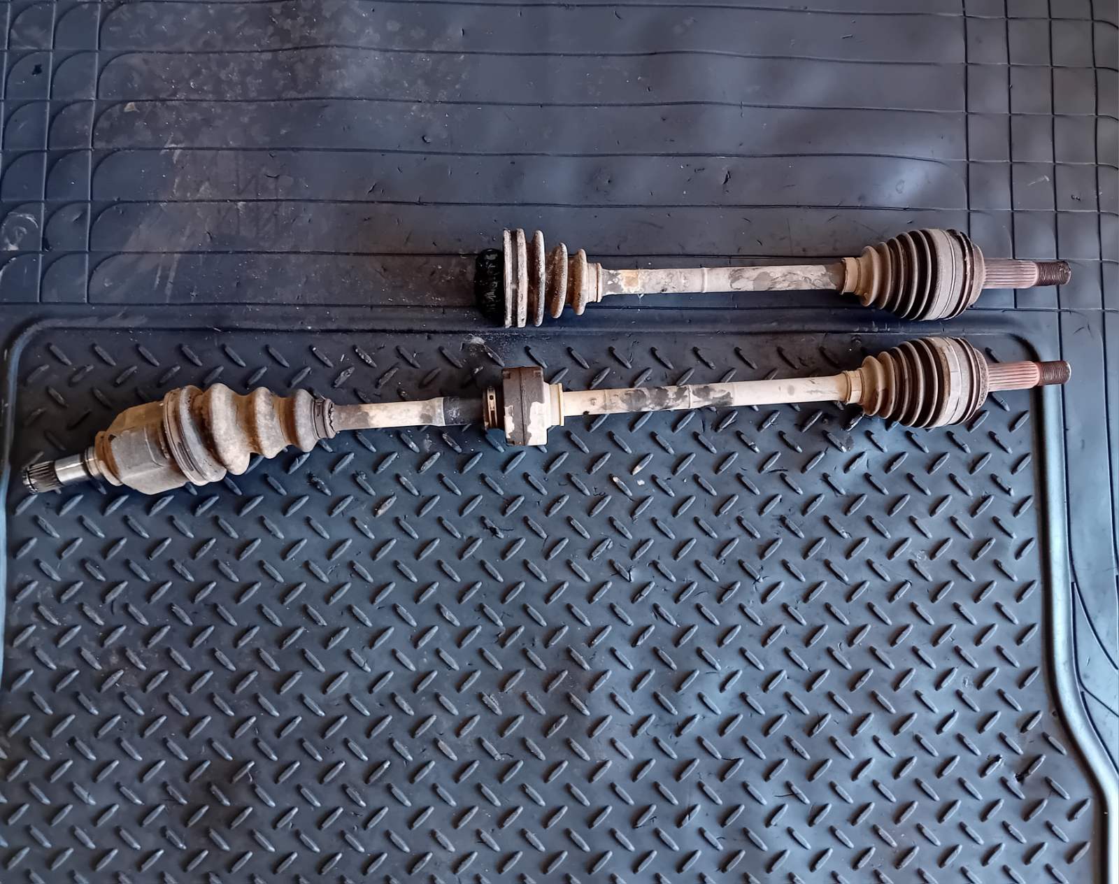 Ημιαξόνιο Αριστερό- Δεξί Toyota Yaris ’02 Προσφορά