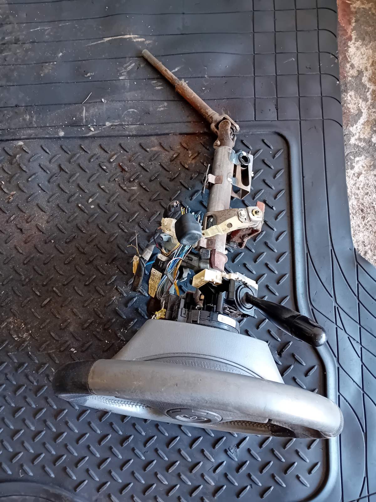 Κολώνα Τιμονιού Toyota Yaris ’02 Προσφορά