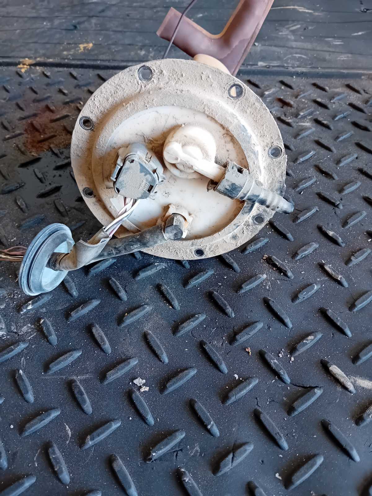 Αντλία Βενζίνης Toyota Yaris ’02 Προσφορά