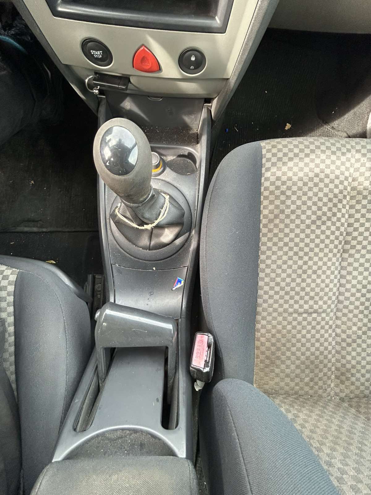Λεβιές Ταχυτήτων Renault Megane ’04 Προσφορά