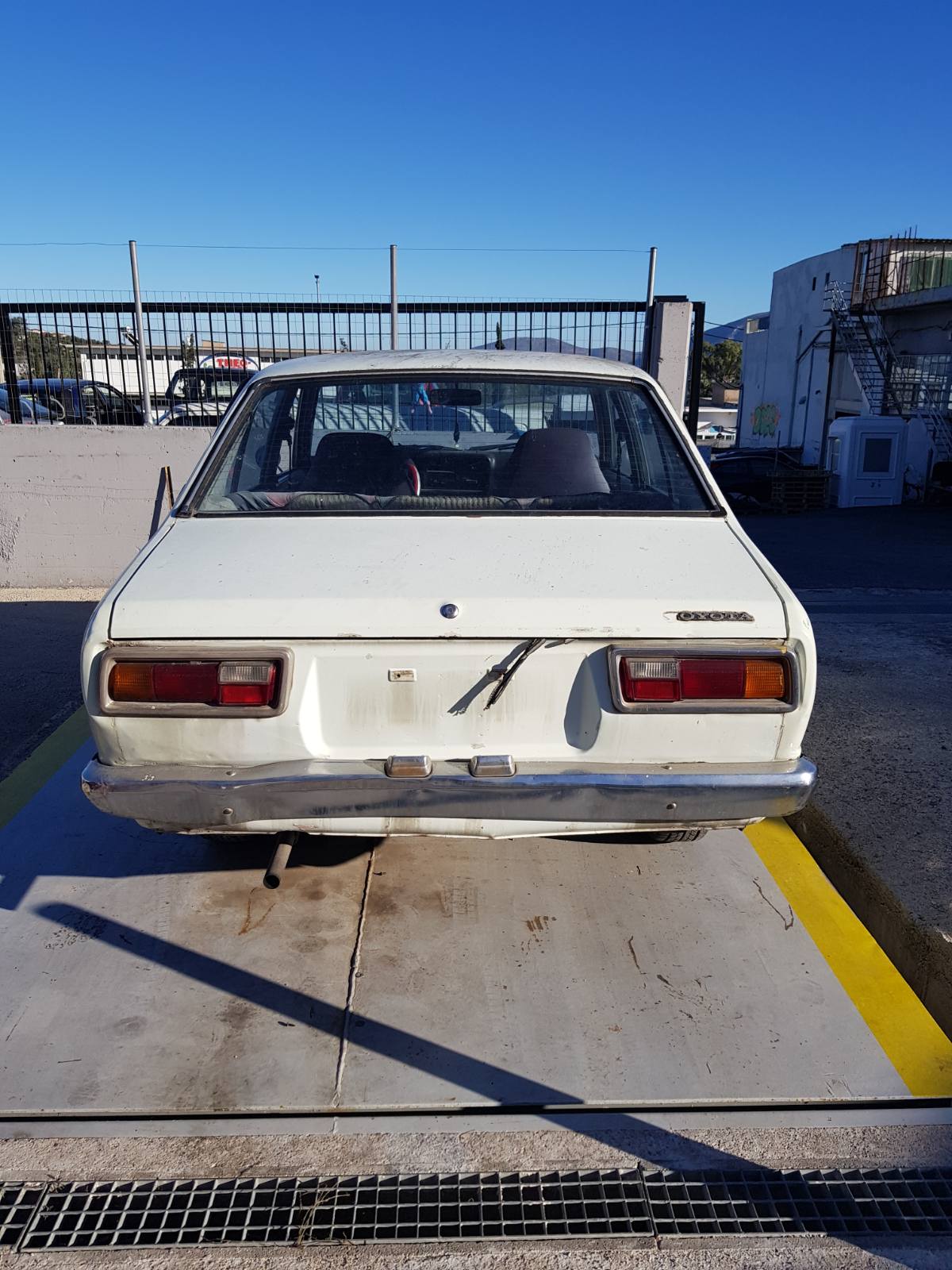 Ποδιά Πίσω Toyota Corolla ’76 Προσφορά