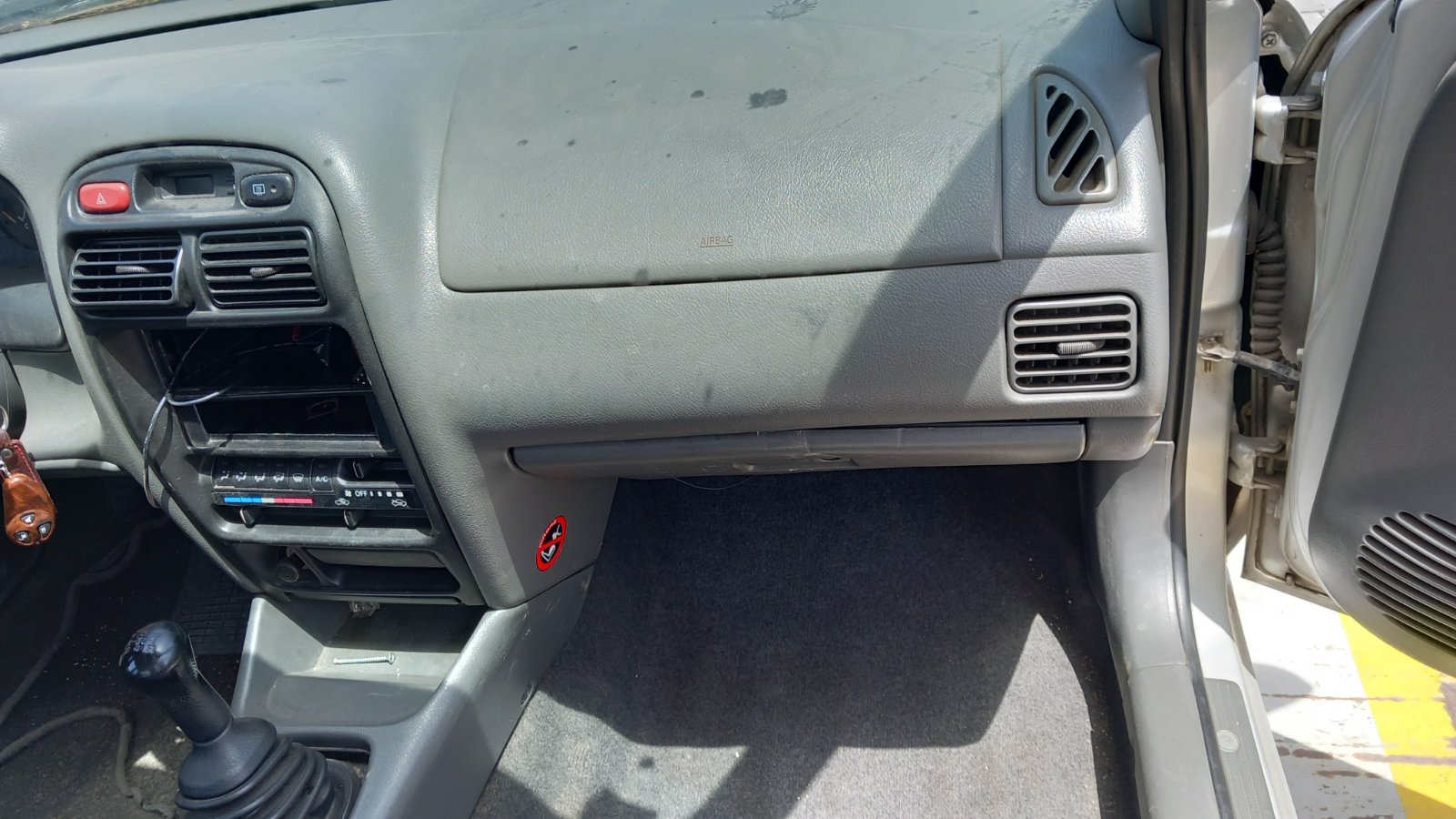 Ντουλαπάκι Suzuki Baleno ’01 Προσφορά