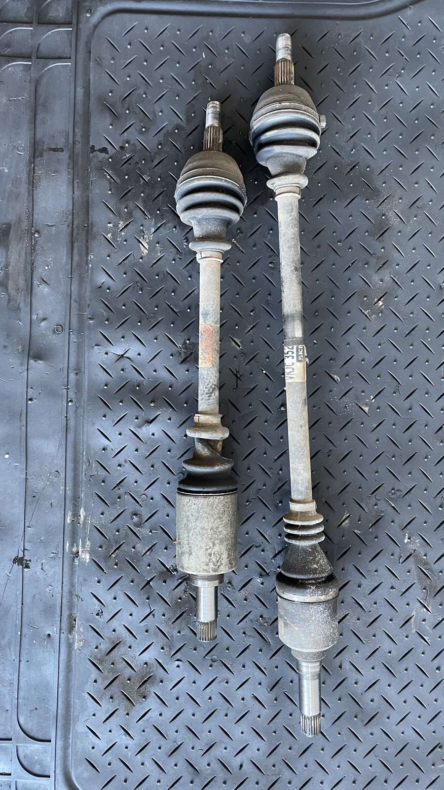 Ημιαξόνιο Αριστερό-Δεξί Peugeot 106 ‘94 Προσφορά