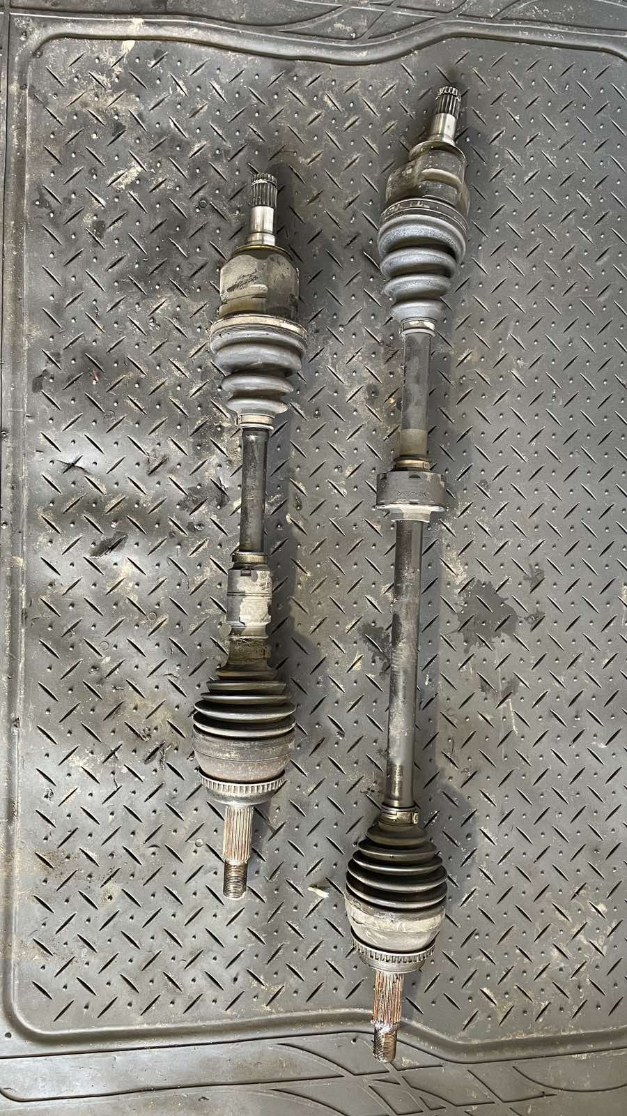 Ημιαξόνιο Αριστερό-Δεξί Toyota Corolla Verso ’05 Προσφορά