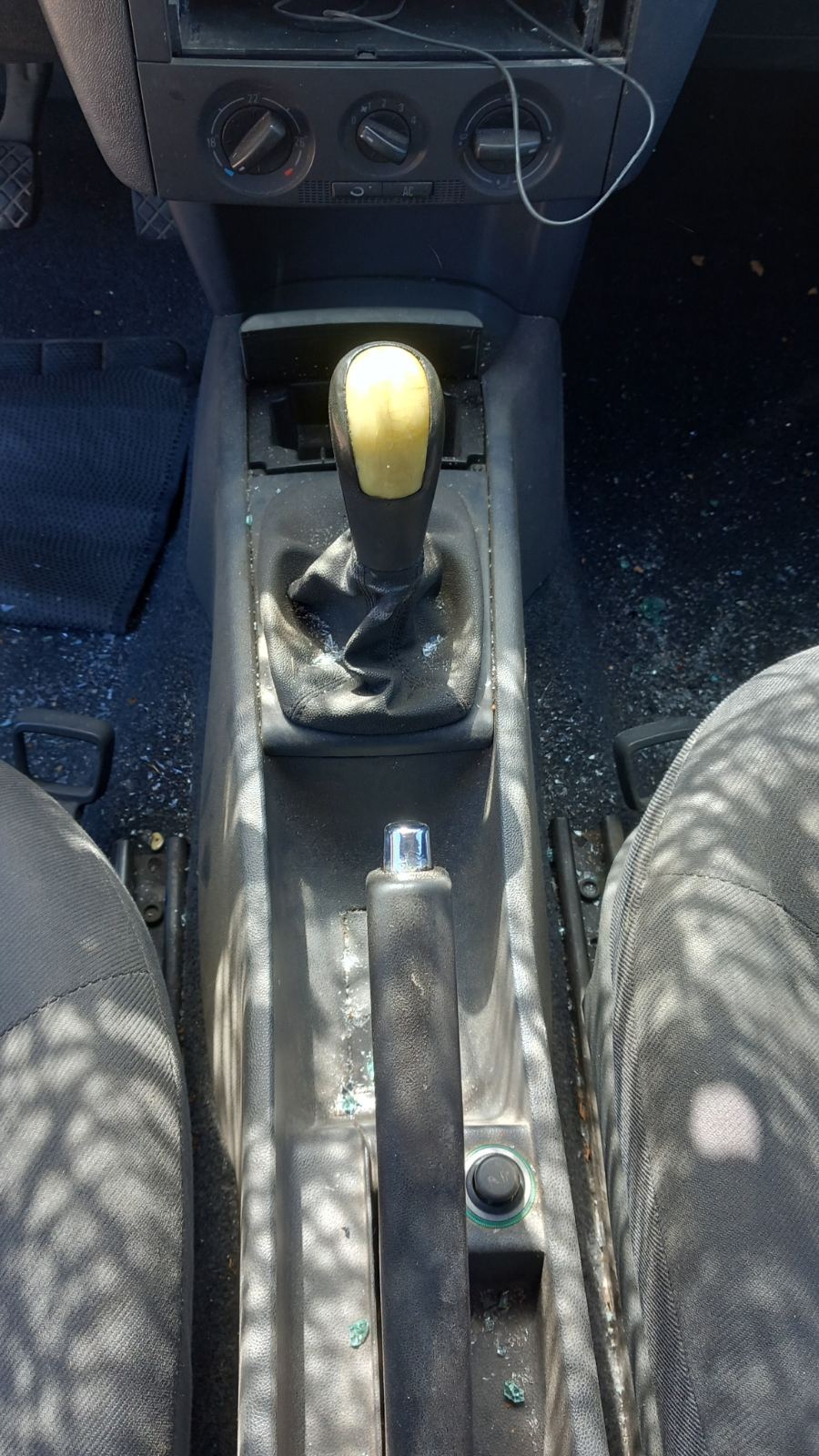 Λεβιές Ταχυτήτων Skoda Fabia ’04 Προσφορά