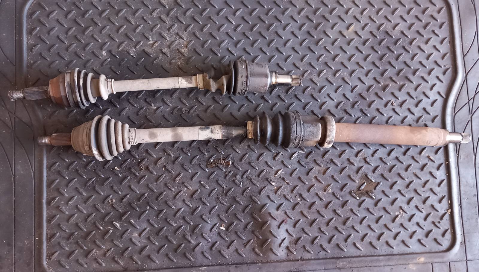 Ημιαξόνιο Αριστερό-Δεξί Mazda 2 ’05 Προσφορά