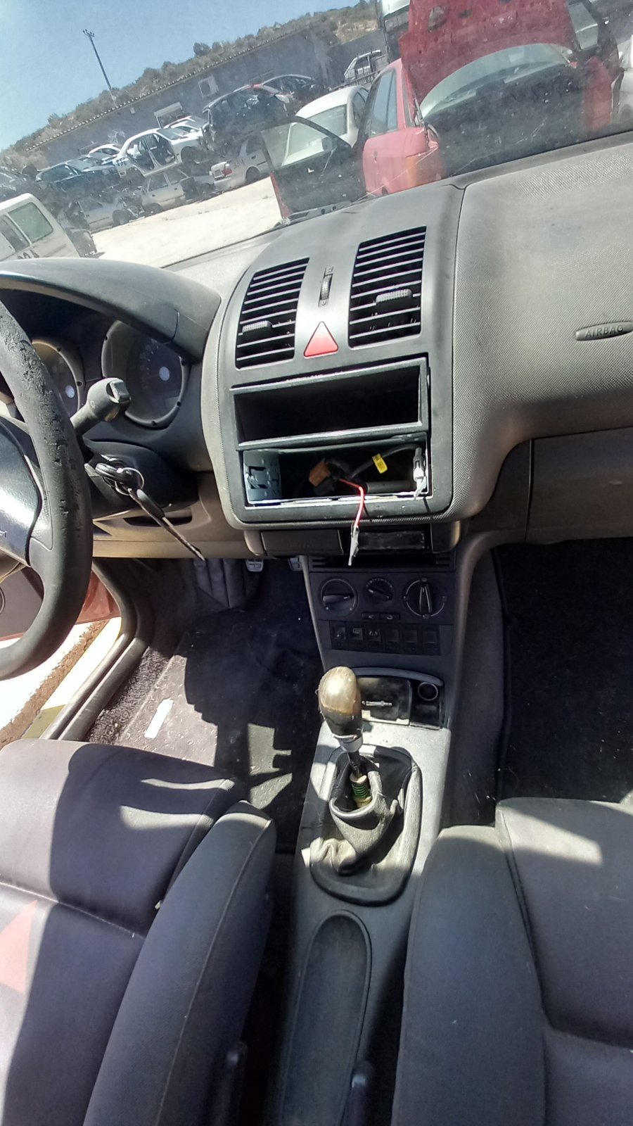 Λεβιές Ταχυτήτων Volkswagen Polo ’01 Προσφορά