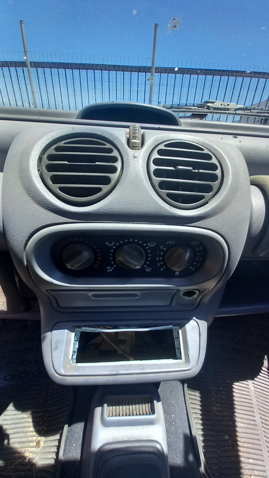 Χειριστήρια Κλιματισμού-Καλοριφέρ Renault Twingo ’98 Προσφορά