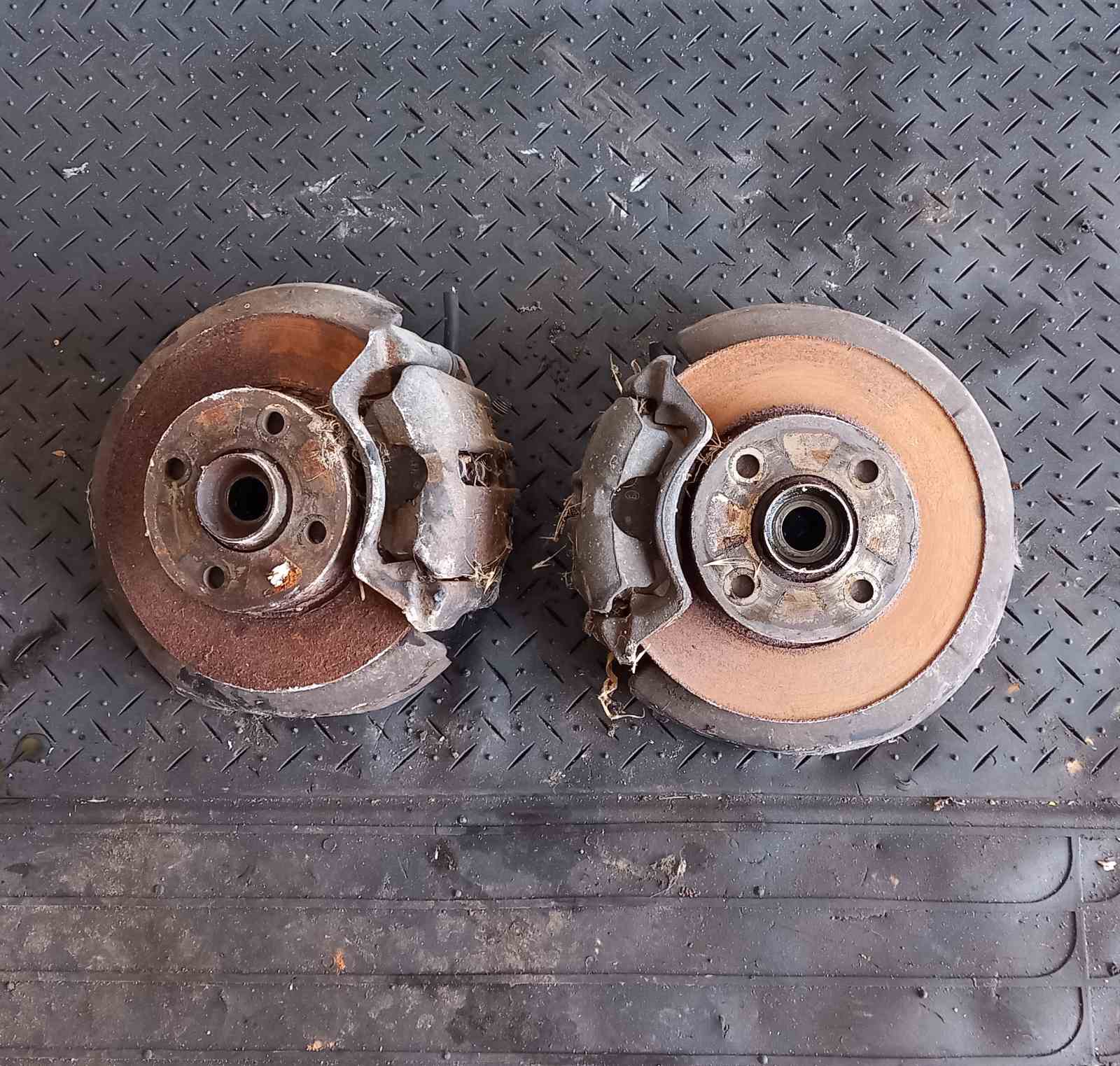 Δαγκάνες Εμπρός Audi 80 ’90 Προσφορά