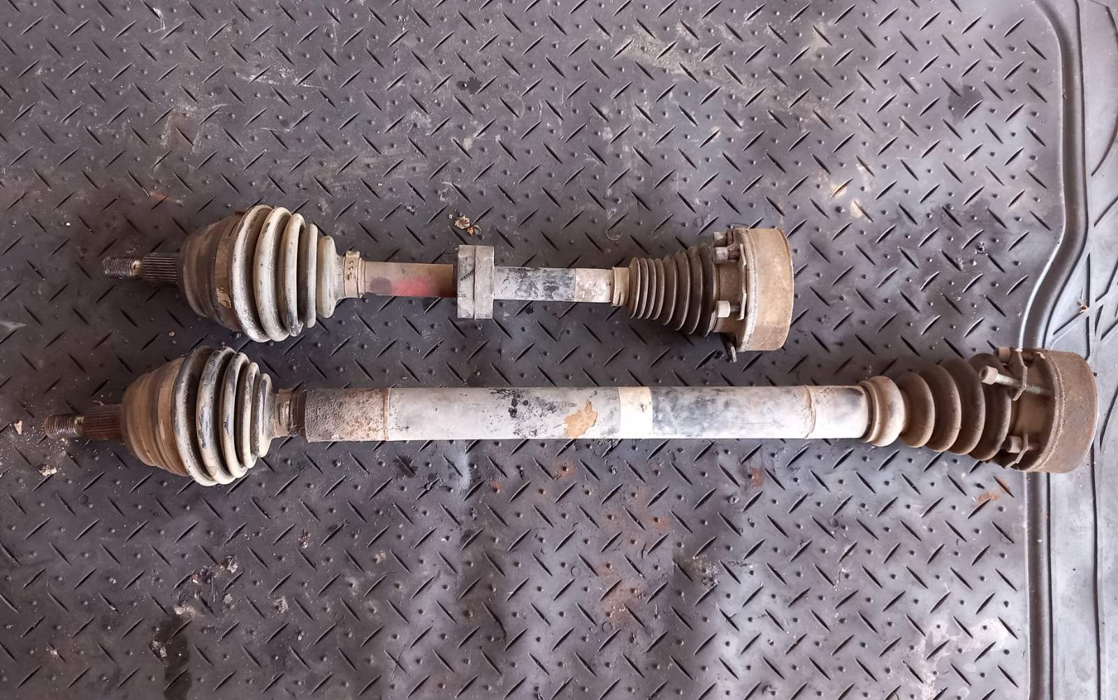 Ημιαξόνιο Αριστερό-Δεξί Volkswagen New Beetle ‘03 Προσφορά